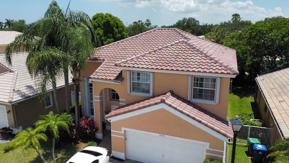 Hiring a roofing contractor in South Florida during hurricane season